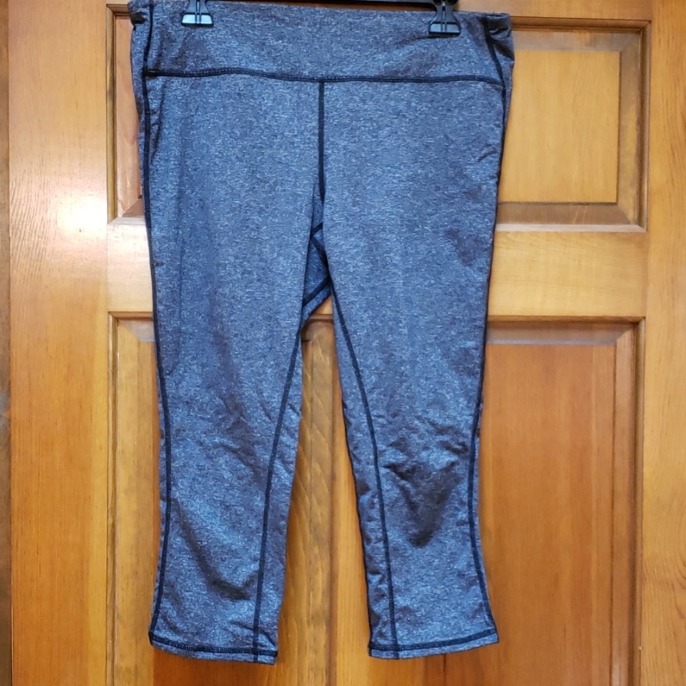 GapFit Heather Grey Crop Athletic leggings